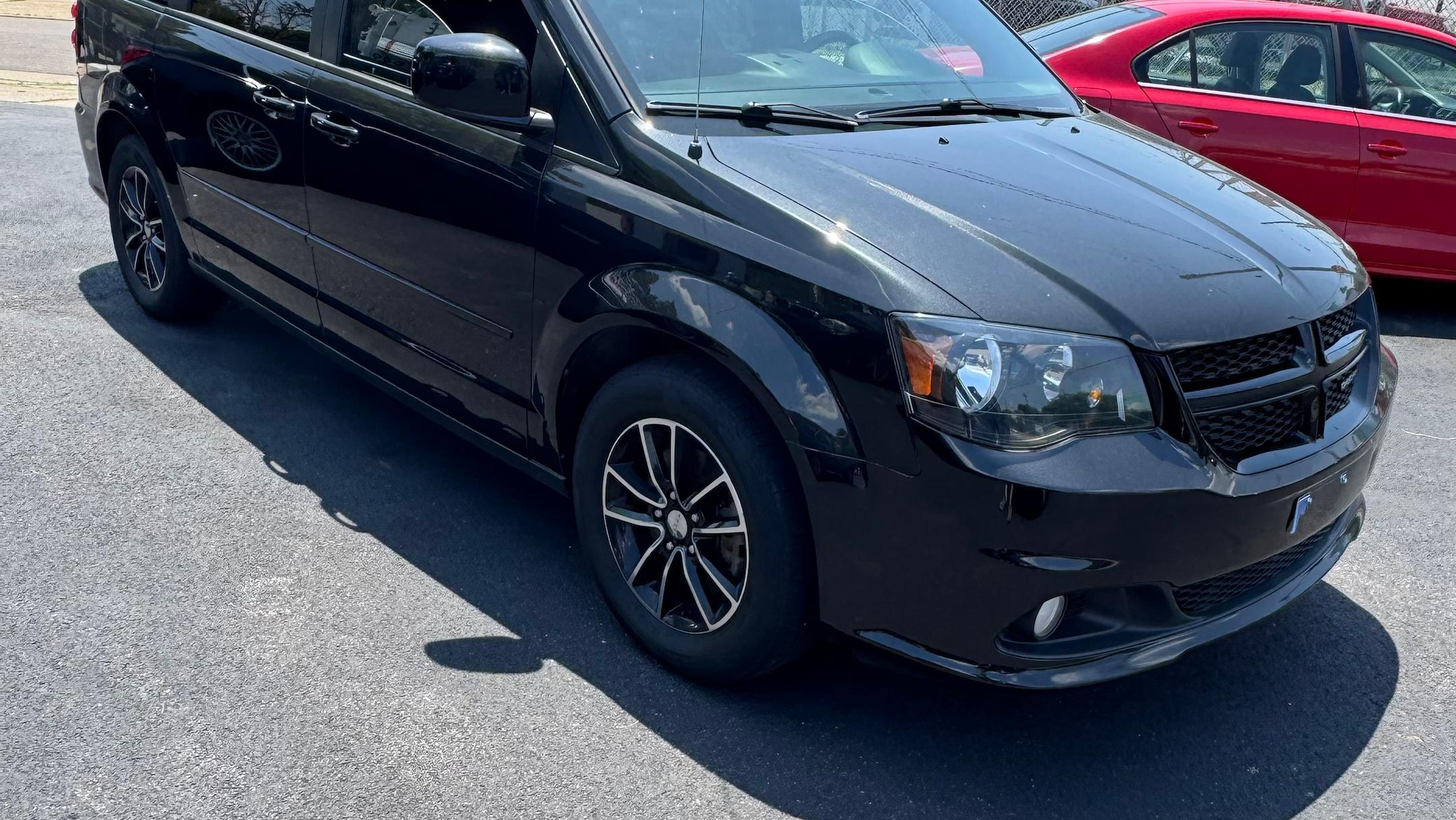Dodge Grand Caravan 2015 in Akron, OH