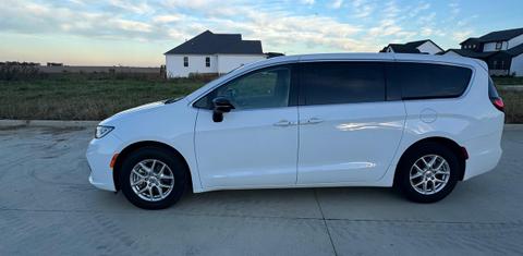 Chrysler Pacifica 2024