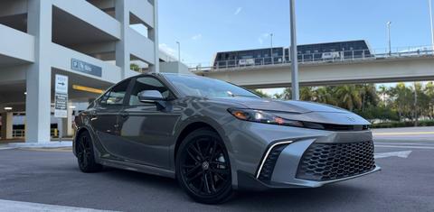Toyota Camry Hybrid 2026