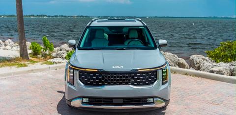Kia Carnival Hybrid 2025