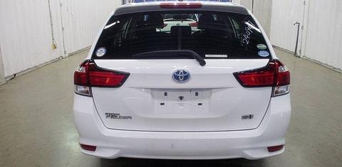 Toyota Fielder Hybrid 2015