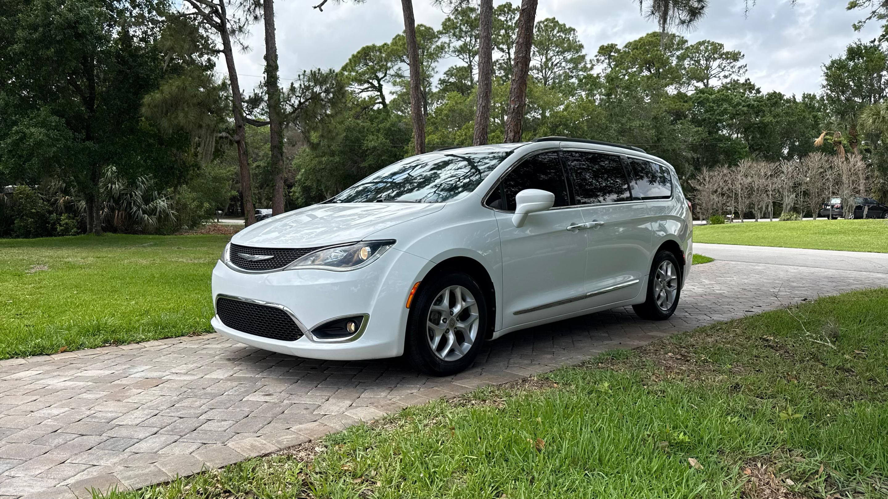 Chrysler Pacifica 2017 in Vero Beach, FL