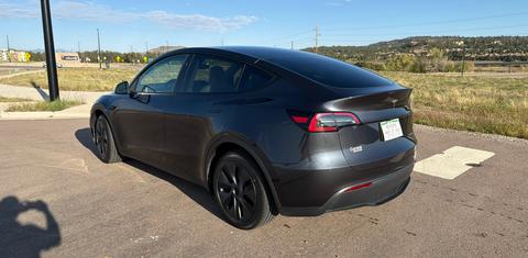 Tesla Model Y 2024