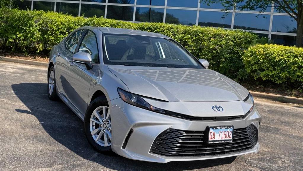Toyota Camry Hybrid 2025 in Burbank, IL