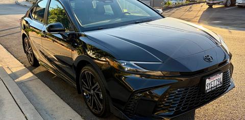 Toyota Camry Hybrid 2026