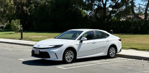 Toyota Camry Hybrid 2025
