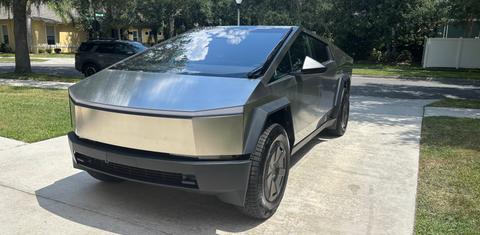 Tesla Cybertruck 2025