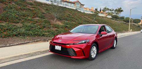 Toyota Camry Hybrid 2026