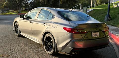 Toyota Camry Hybrid 2026