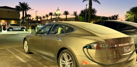 Tesla Model S 2015