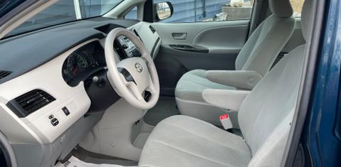 Toyota Sienna 2011