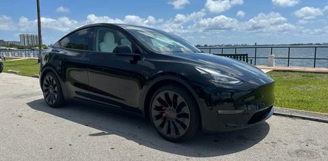 Tesla Model Y 2025