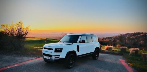 Land Rover Defender 2024