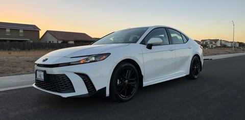 Toyota Camry Hybrid 2026