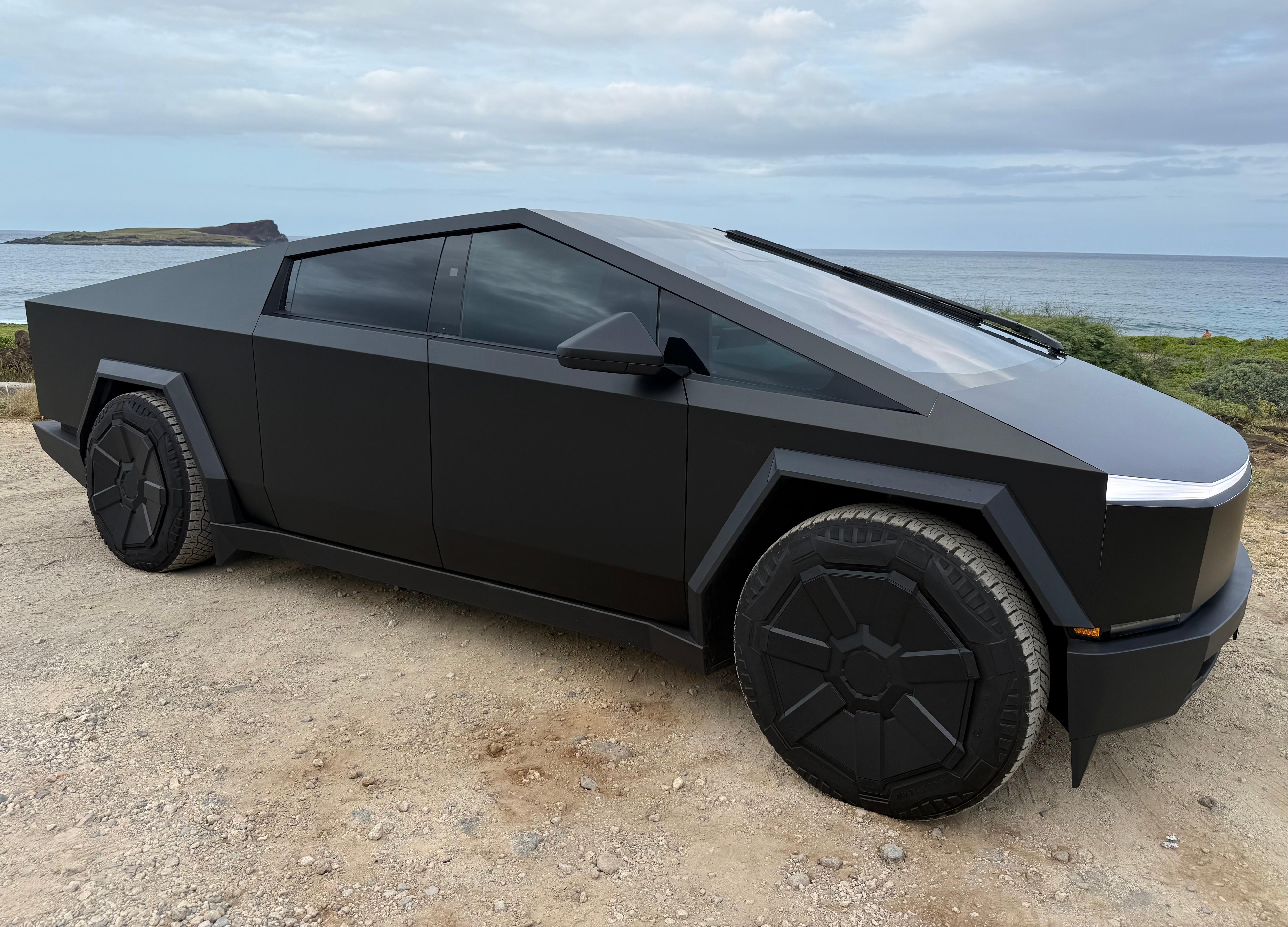 Tesla Cybertruck 2024 in Honolulu, HI