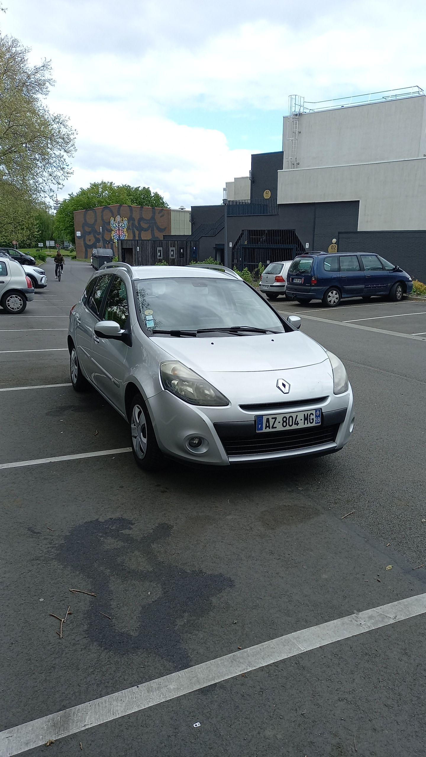Renault CLIO III 2010 à Villeneuve-d'Ascq