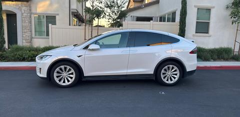 Tesla Model X 2021