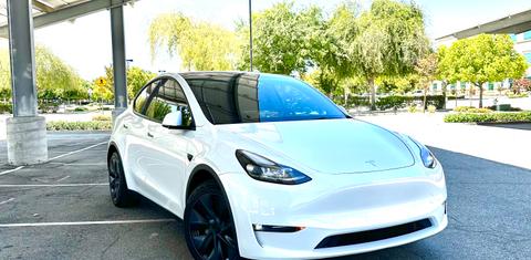 Tesla Model Y 2024