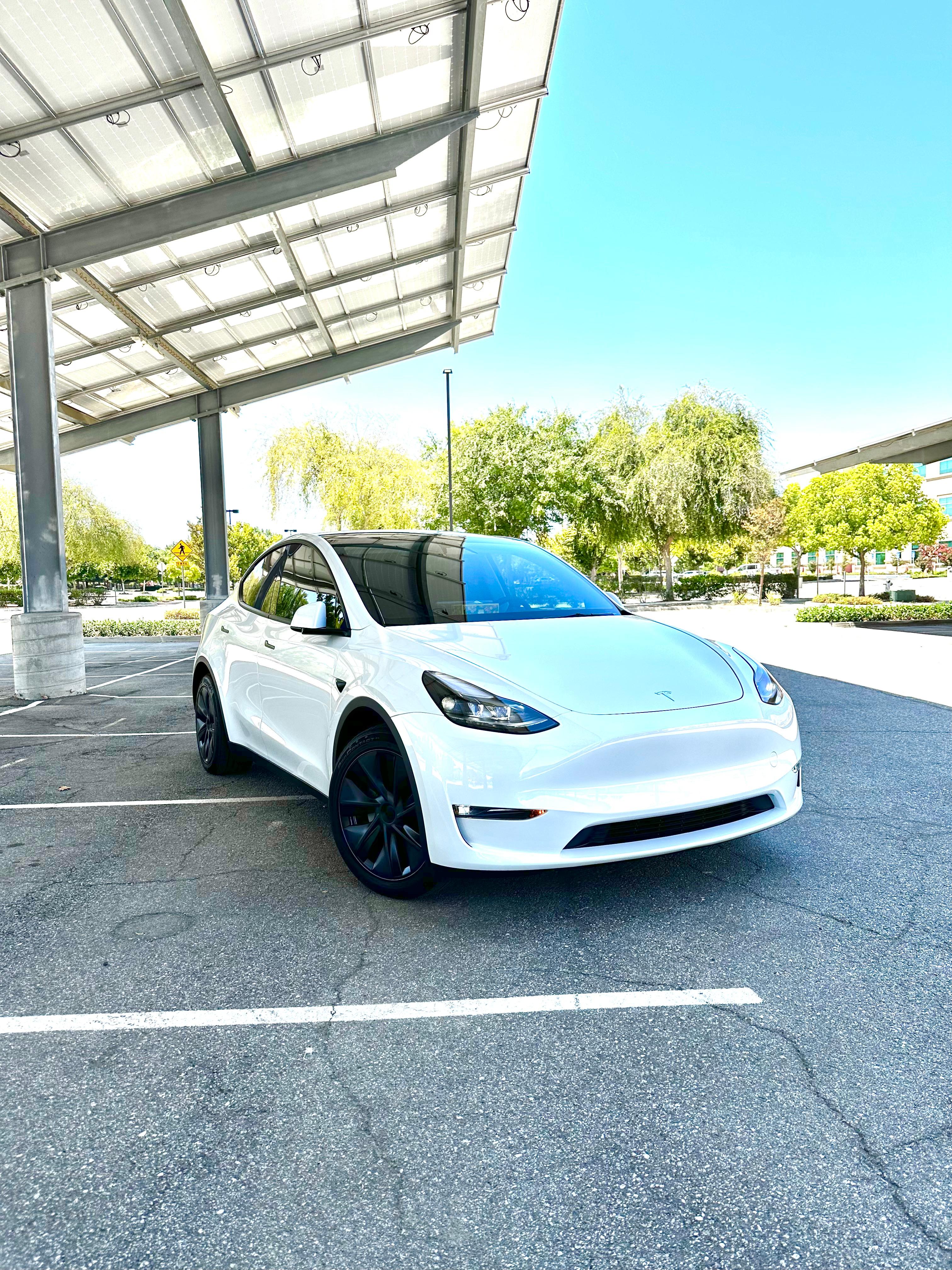 Tesla Model Y 2024 in Bakersfield, CA