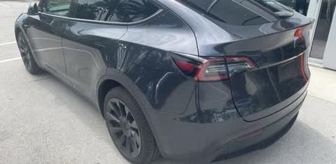 Tesla Model Y 2024