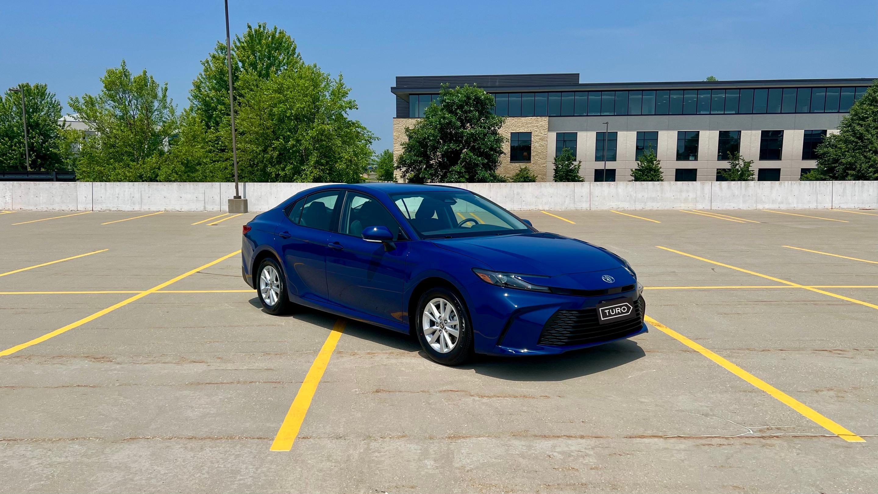 Toyota Camry Hybrid 2025 in Madison, WI