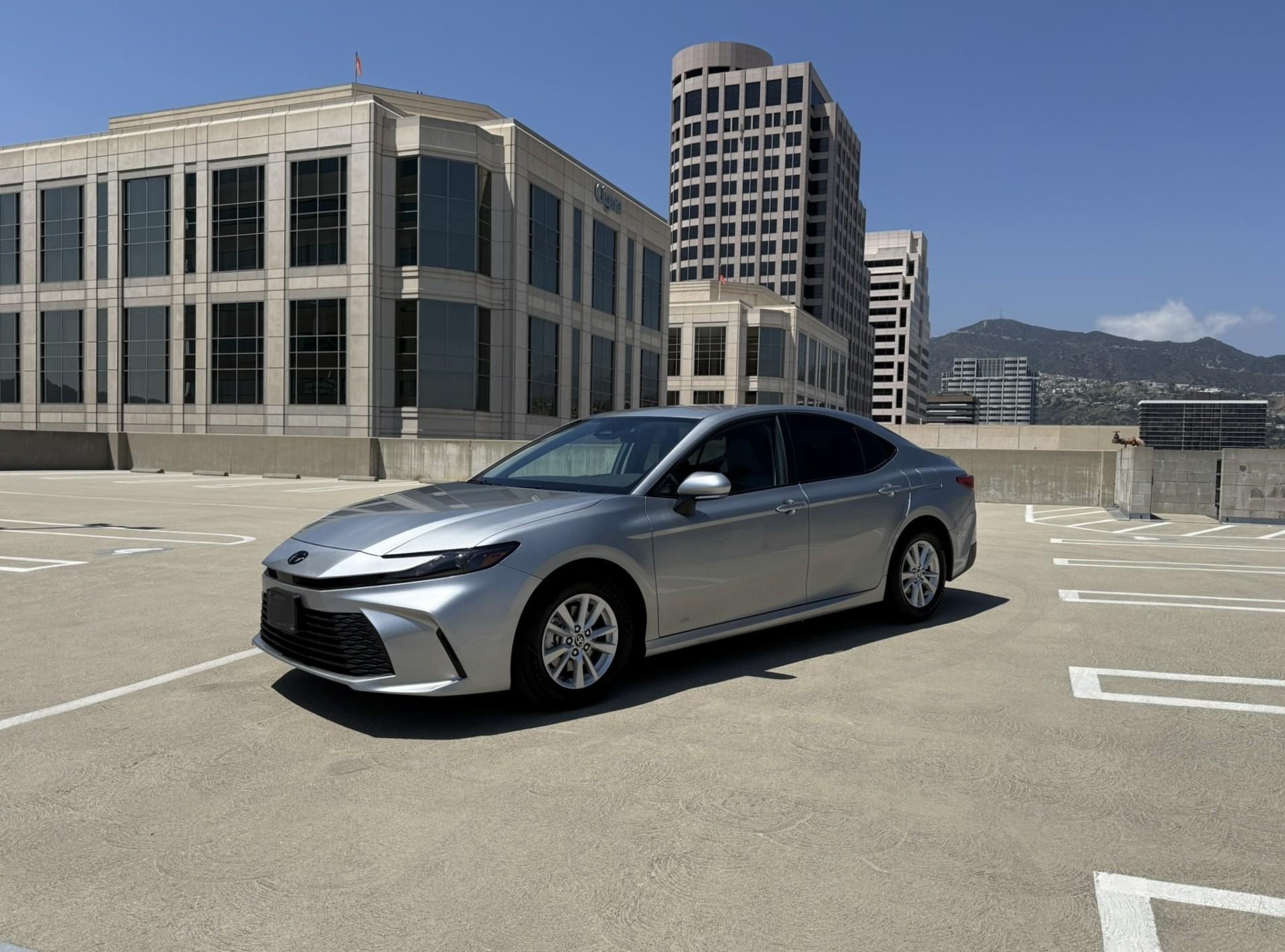 Toyota Camry Hybrid 2025 in Glendale, CA