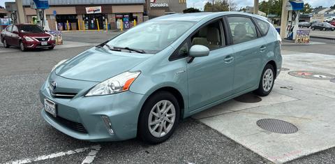 Toyota Prius v 2014