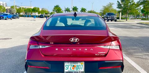 Hyundai Elantra 2025