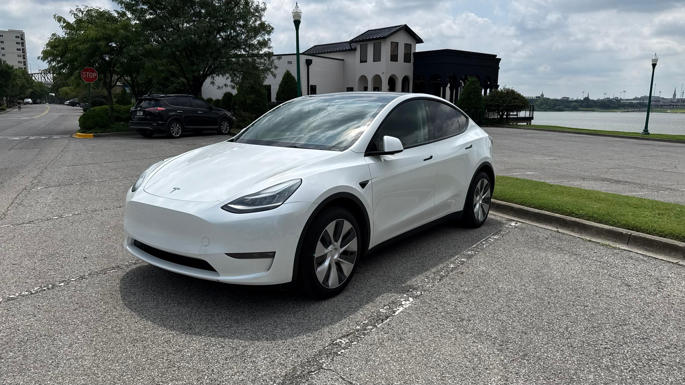 Tesla Model Y 2021 in Louisville, KY