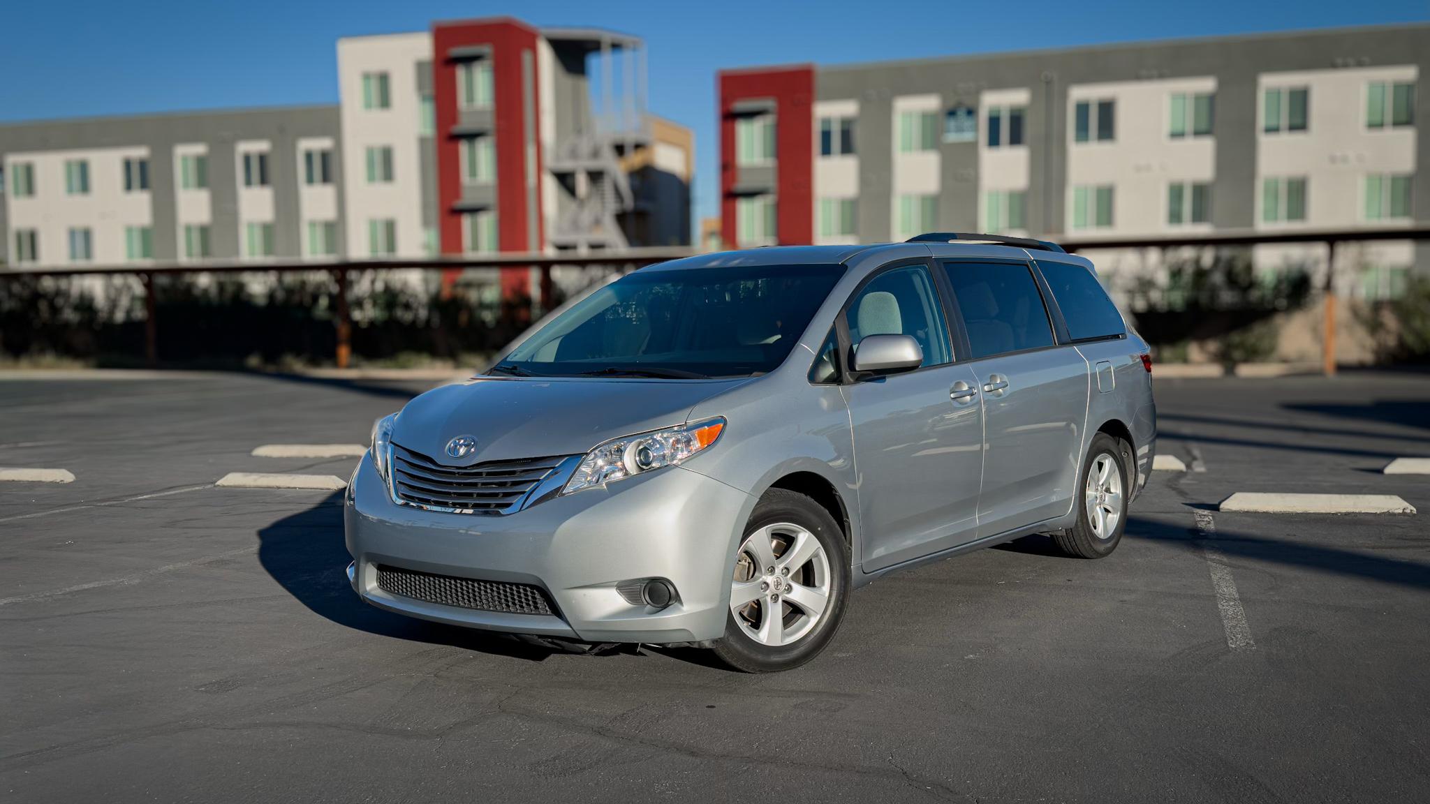 Toyota Sienna 2015 in 