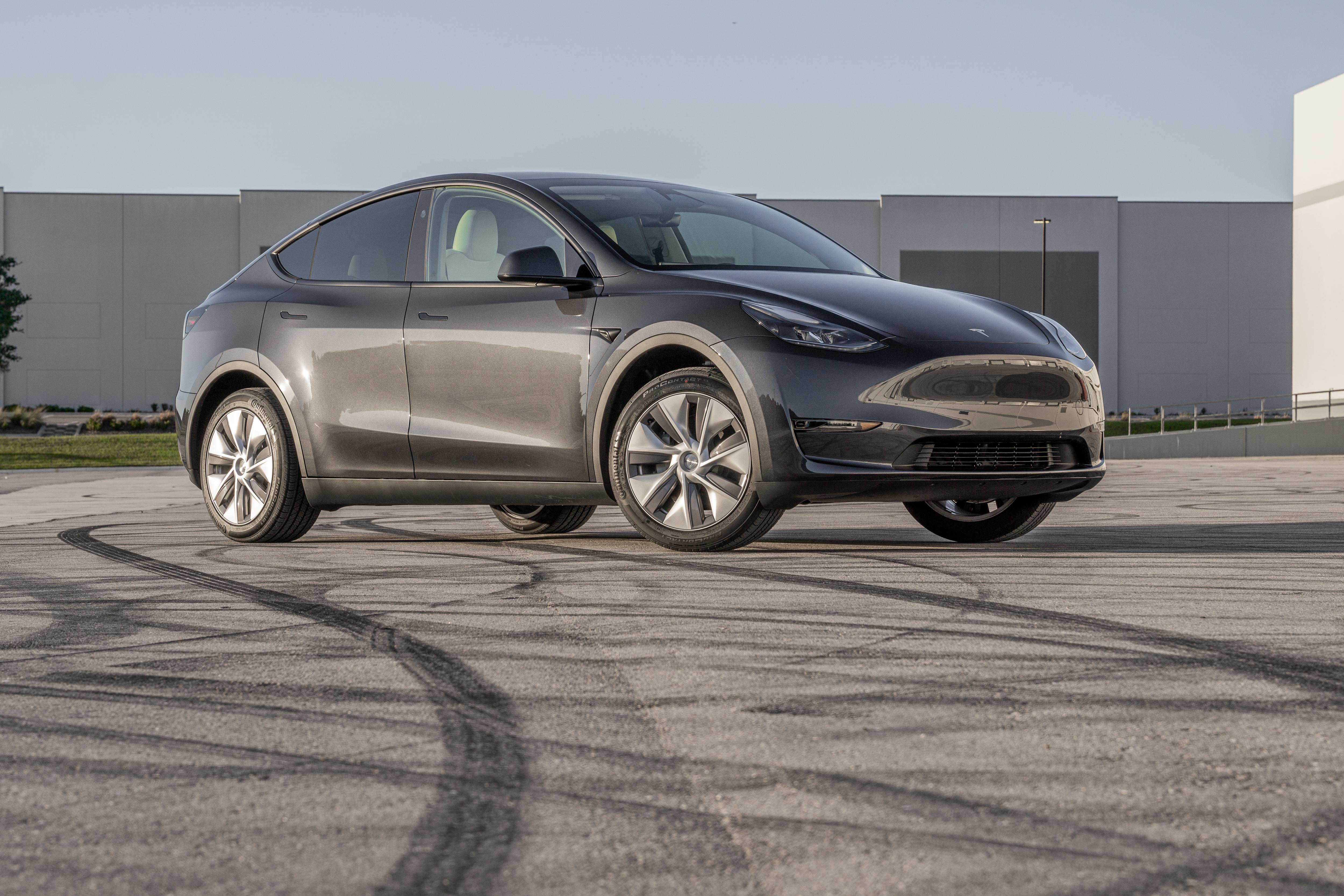 Tesla Model Y 2024 in Tampa, FL