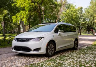 Chrysler Pacifica car