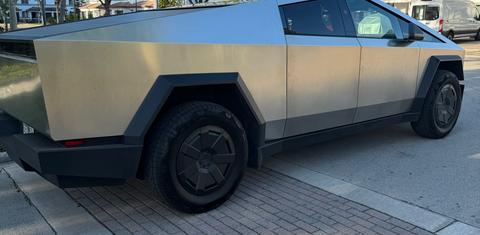 Tesla Cybertruck 2026