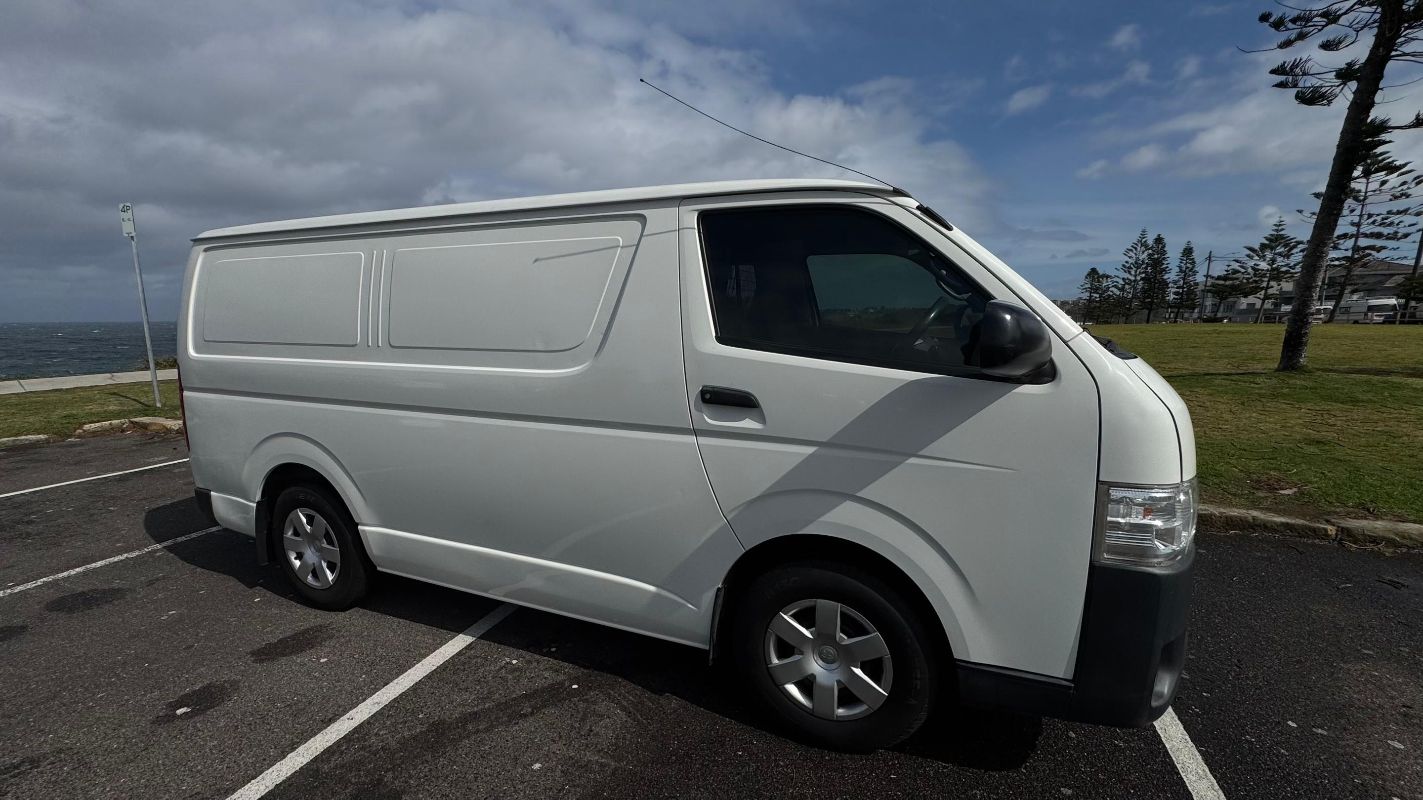Toyota HIACE 2017 in 