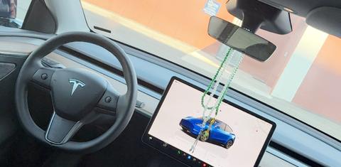Tesla Model Y 2025