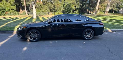 Lexus ES 2025