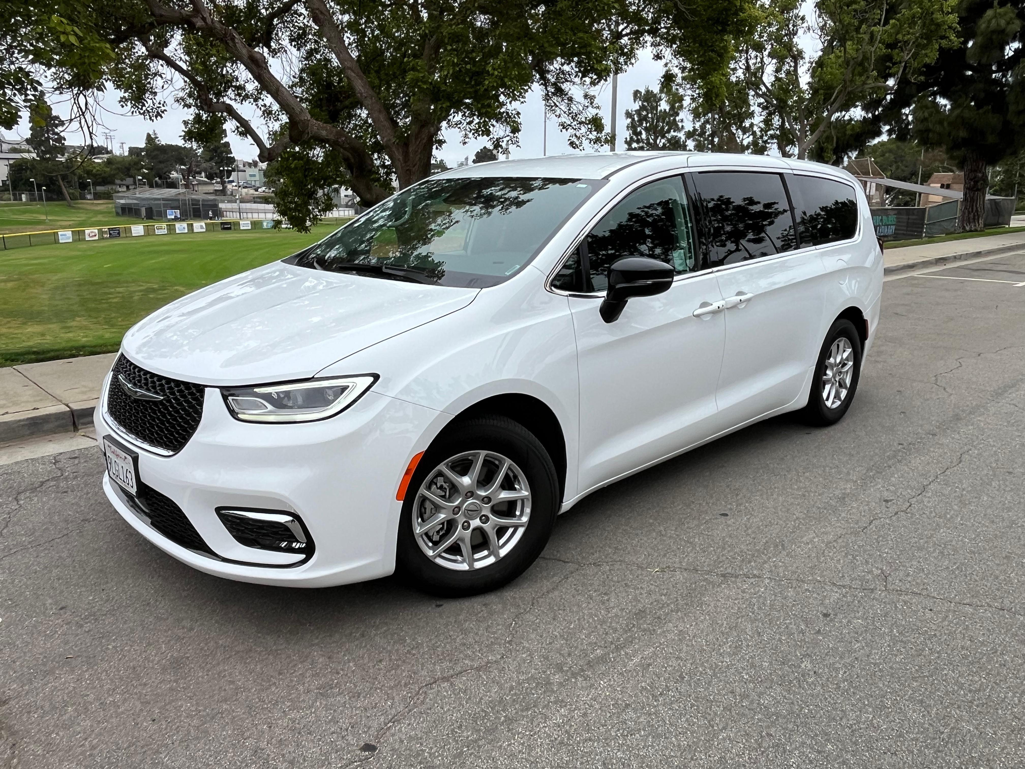 Chrysler Pacifica 2024 in El Segundo, CA