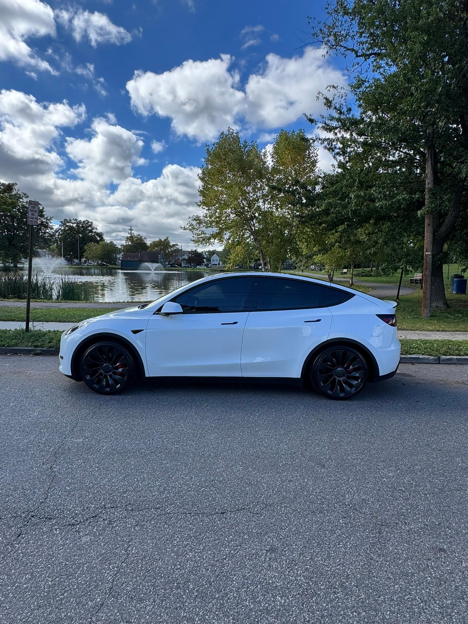 Tesla Model Y 2022 in Melbourne, FL