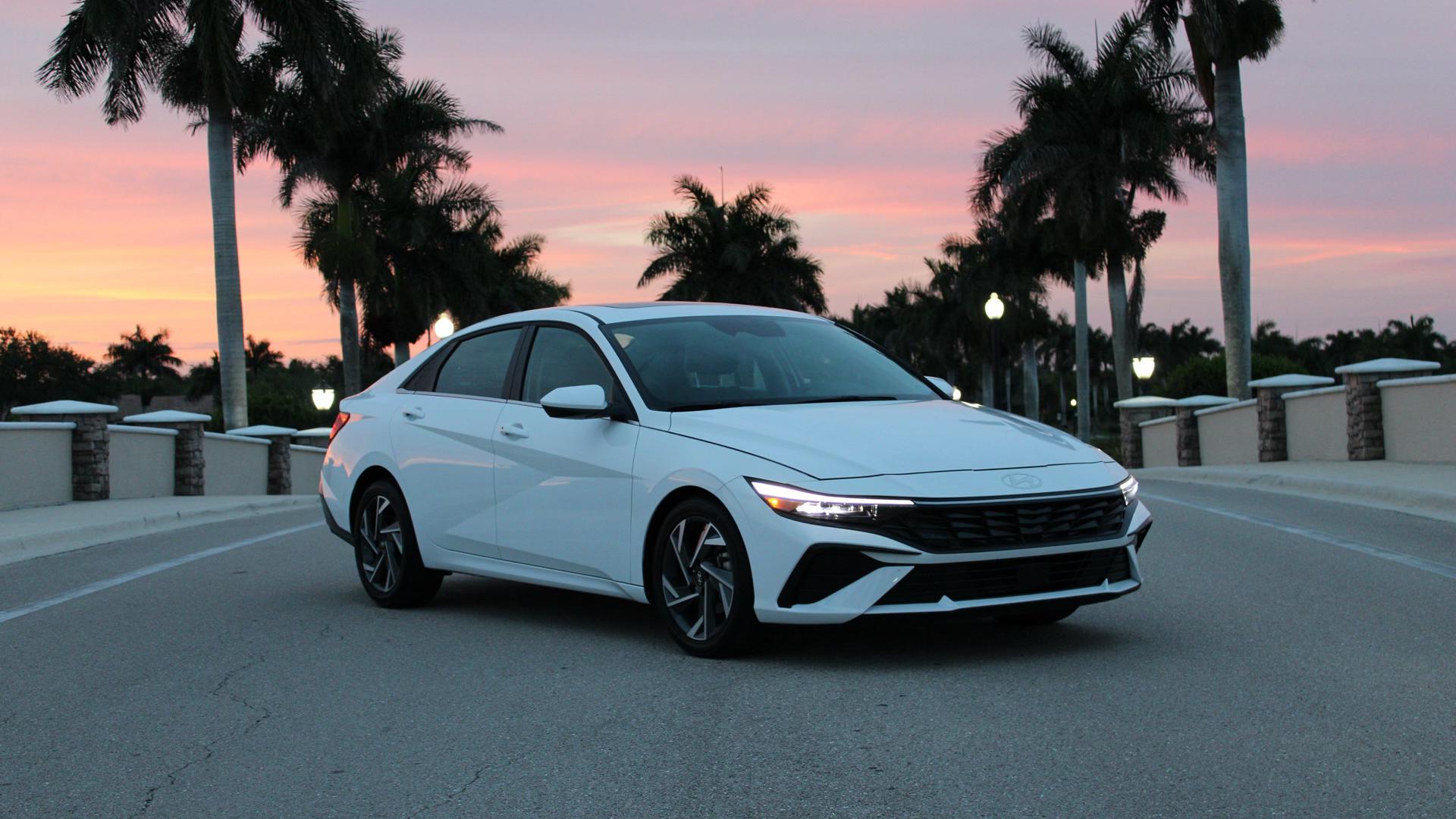 Hyundai Elantra 2025 in Naples, FL