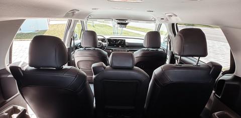 Kia Carnival Hybrid 2025
