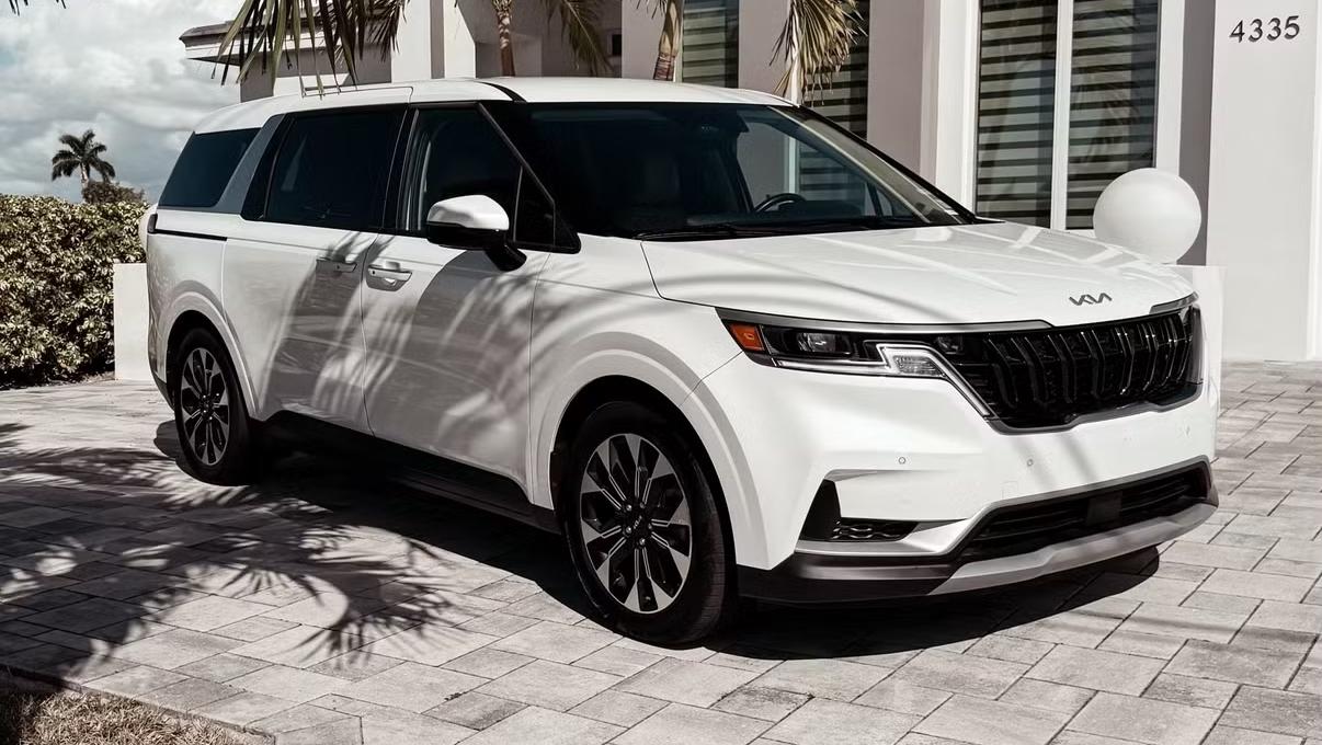 Kia Carnival 2024 in Jersey City, NJ