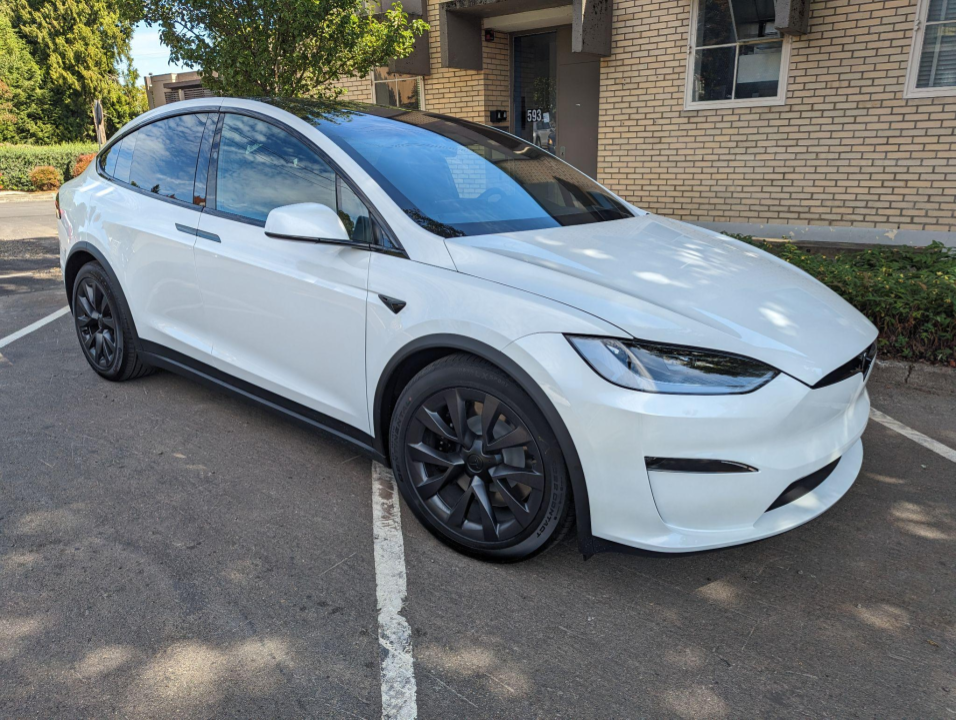 Tesla Model X 2024 in Lake Oswego, OR