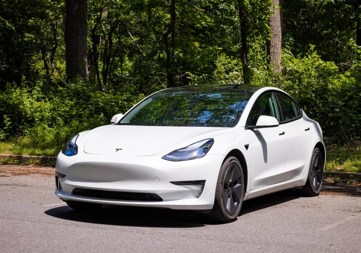 Tesla Model 3 2023 in Swartz Bay, BC