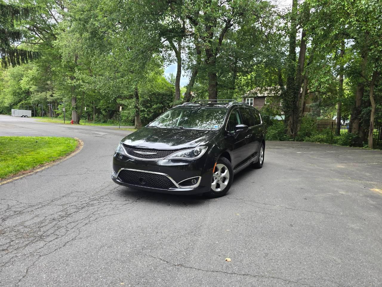 Chrysler Pacifica 2017 in Vienna, VA