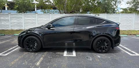 Tesla Model Y 2025