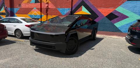 Tesla Cybertruck 2025