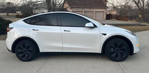 Tesla Model Y 2025