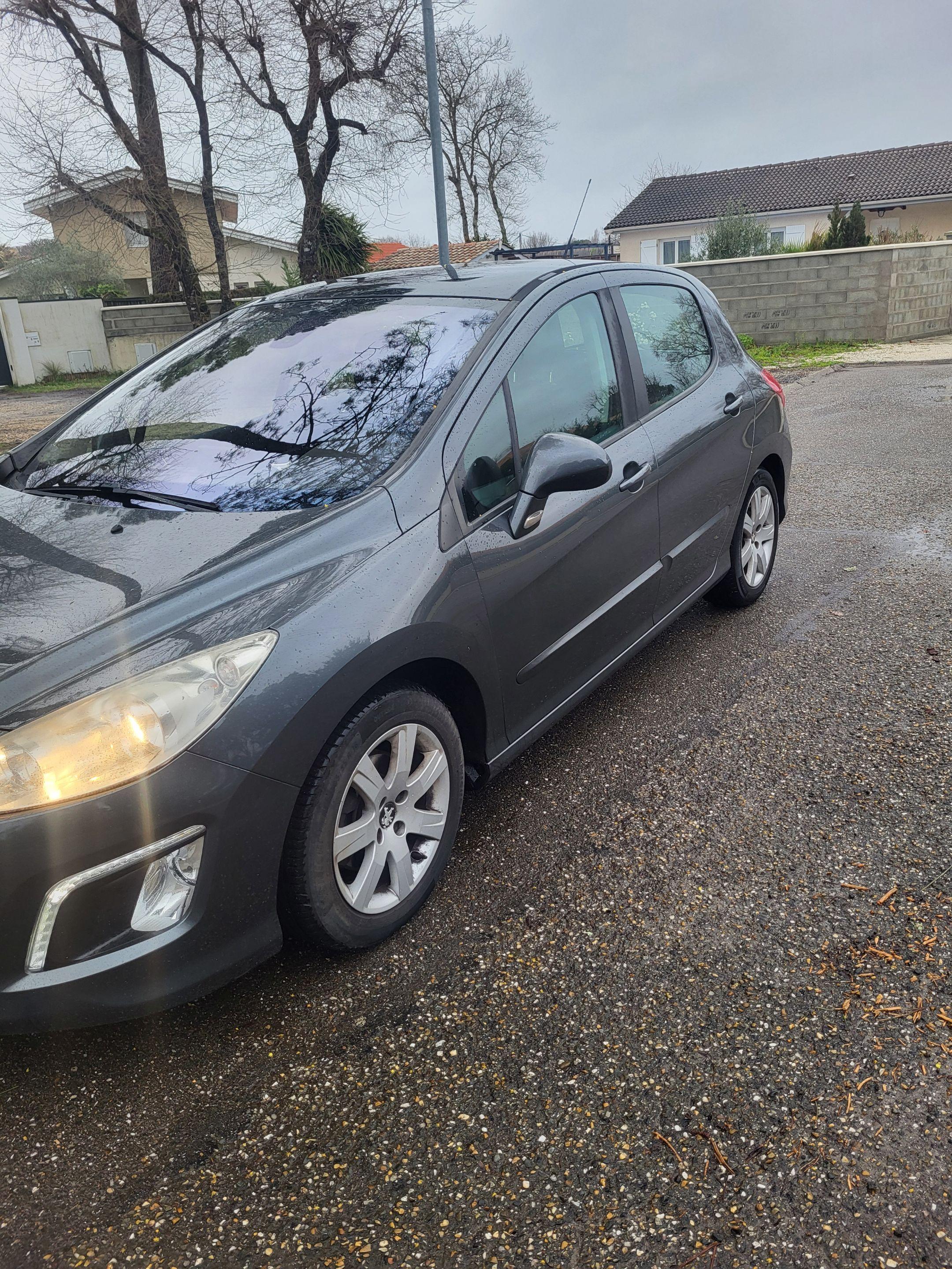 Peugeot 308 2013 à Le Teich