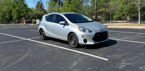 Toyota Prius c 2016