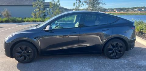 Tesla Model Y 2025
